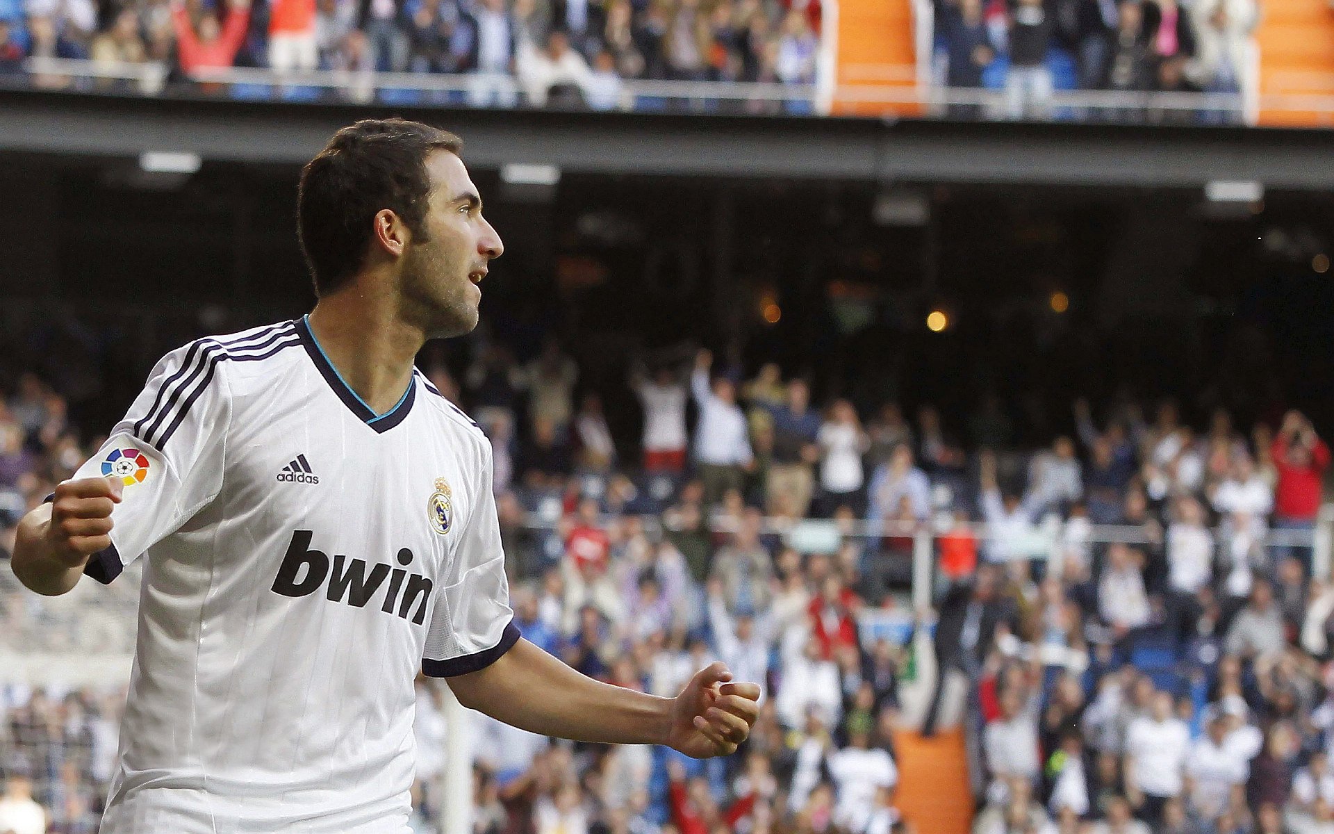 开云官网APP下载-冠军球队球员家庭开放日温馨感人,增强球队凝聚力